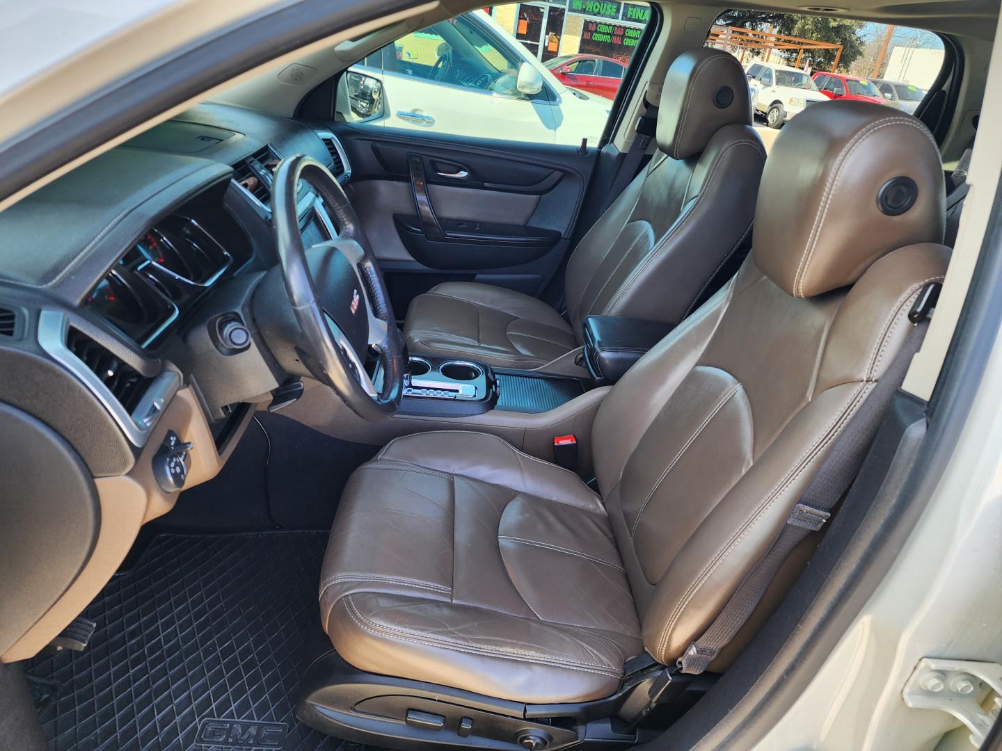 2014 DIAMOND WHITE /CAPPUCCINO GMC Acadia SLT (1GKKRRKD0EJ) , AUTO transmission, located at 2660 S.Garland Avenue, Garland, TX, 75041, (469) 298-3118, 32.885551, -96.655602 - Photo#10